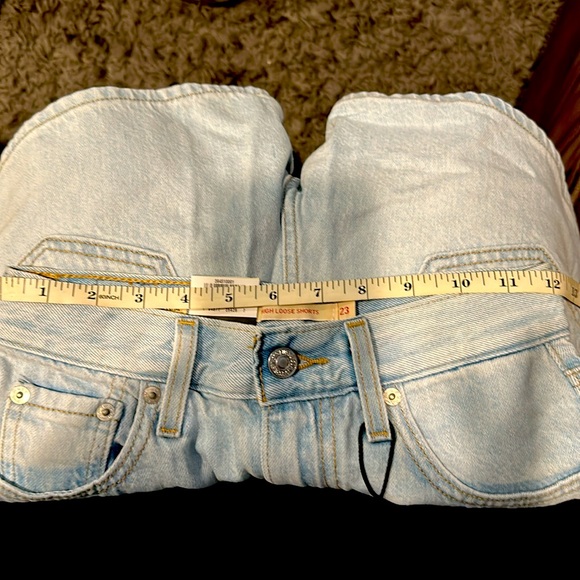 LEVI’S HIGH LOOSE SHORTS - Picture 10 of 11